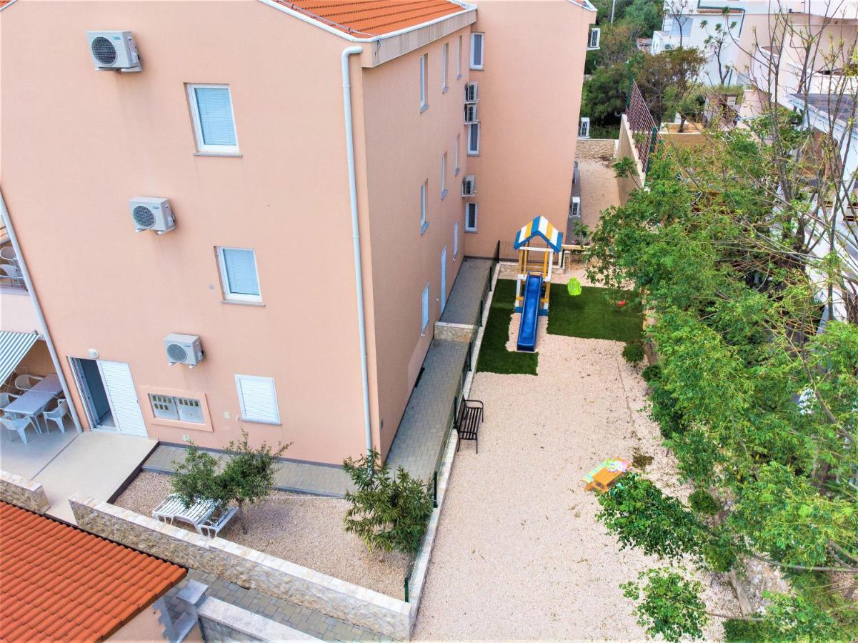Apartments Kristina, Place For The Family Stara Novalja Zewnętrze zdjęcie